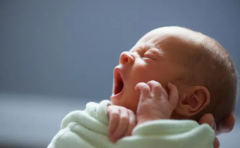 英国一婴儿出生几分钟后被确诊 系全球最小感染者010
